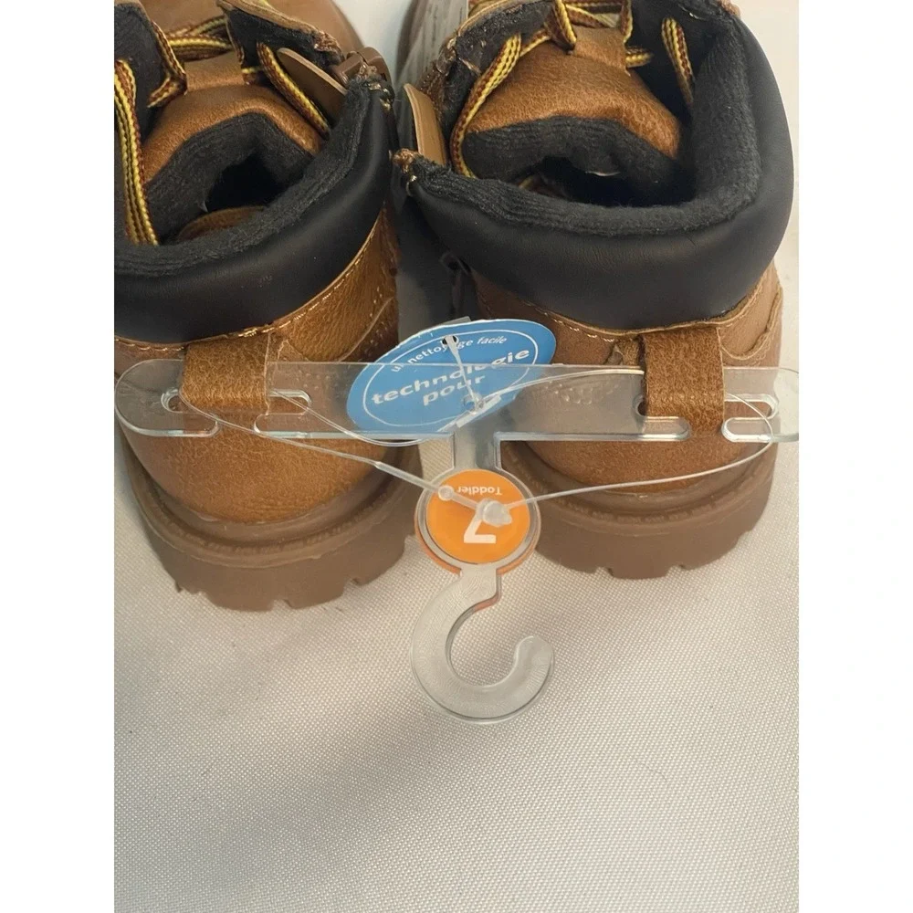Carter's Roy Fashion Boots Size 7 New with tags no box‎ Bin3